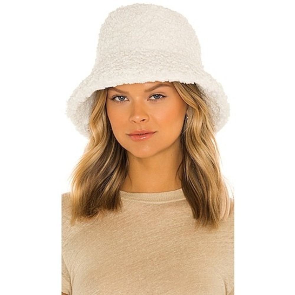 Lack of Color‎ Teddy Bucket Hat Cream White Cozy Winter Warm Fashion Accessory
